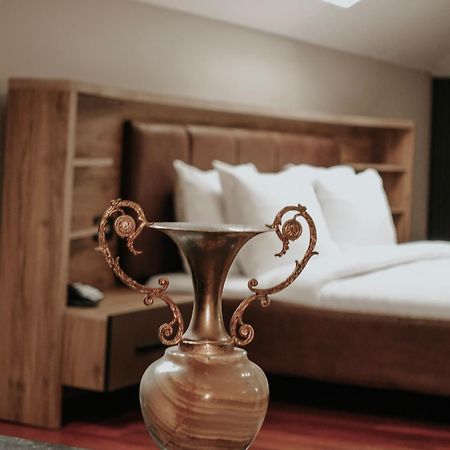 Monun Boutique Hotel Tirana Exterior photo