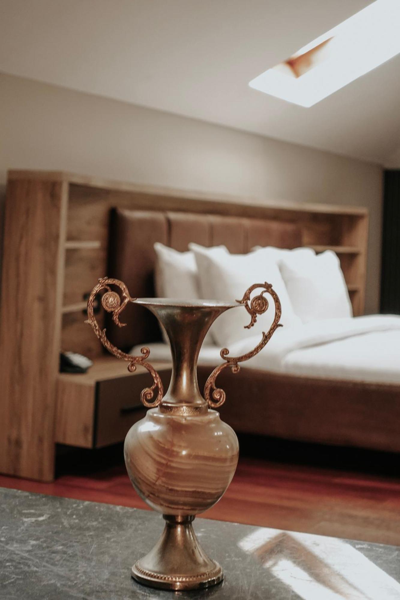 Monun Boutique Hotel Tirana Exterior photo