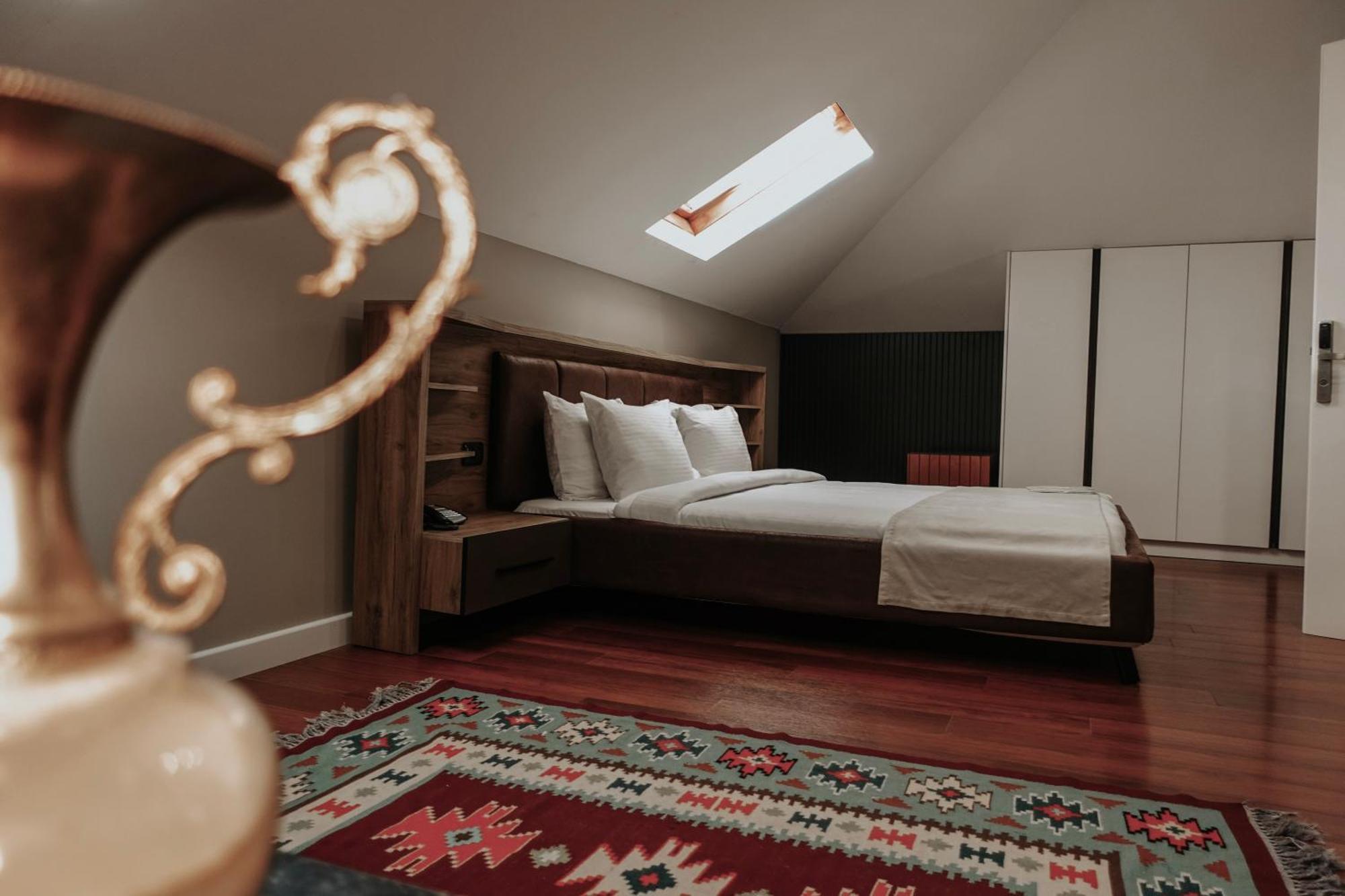 Monun Boutique Hotel Tirana Exterior photo