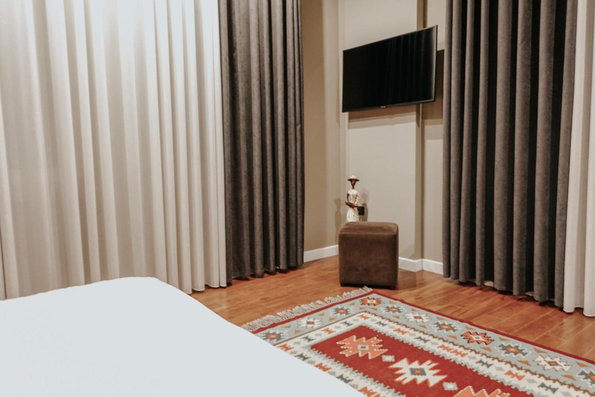 Monun Boutique Hotel Tirana Exterior photo