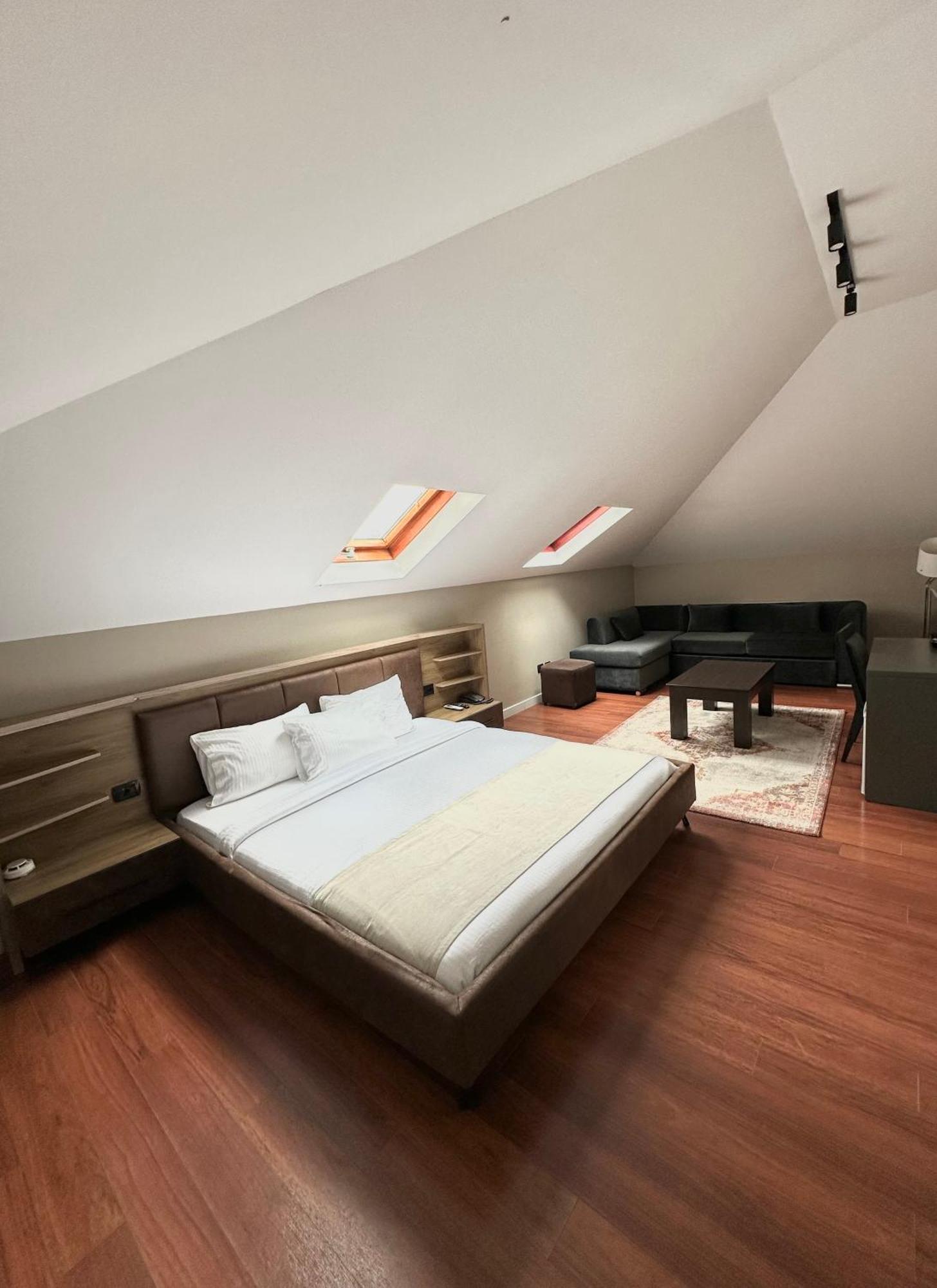 Monun Boutique Hotel Tirana Exterior photo