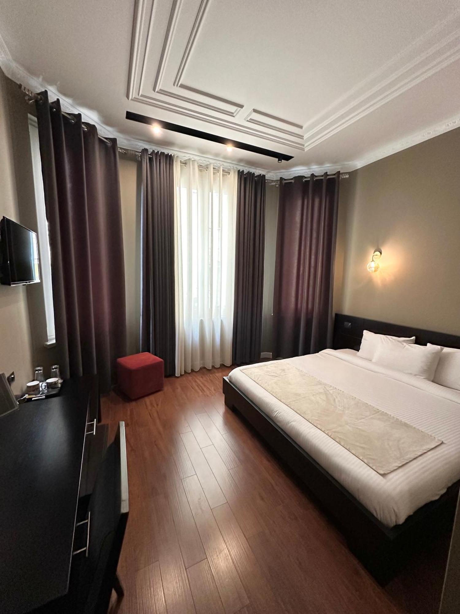 Monun Boutique Hotel Tirana Exterior photo