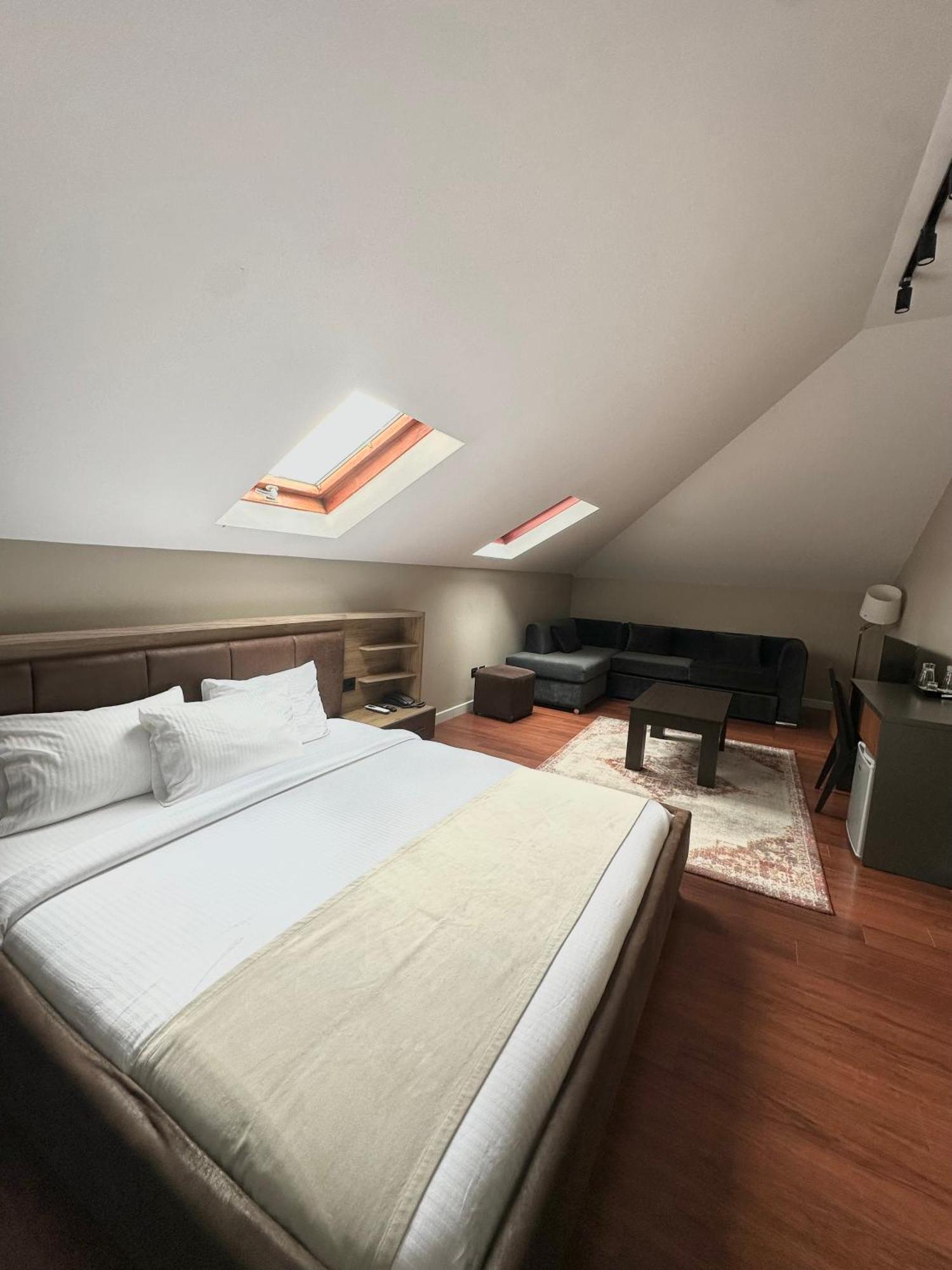 Monun Boutique Hotel Tirana Exterior photo
