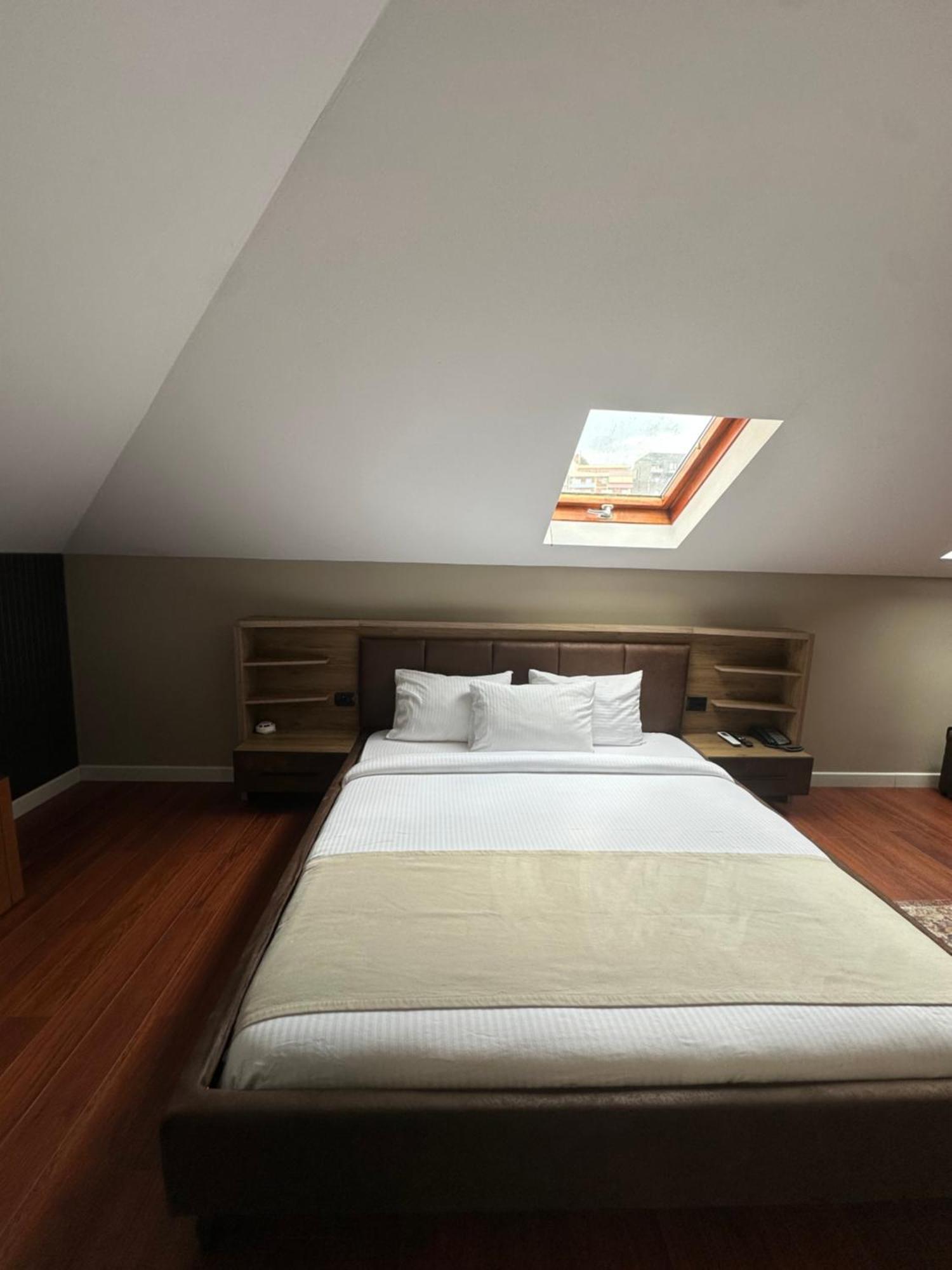 Monun Boutique Hotel Tirana Exterior photo